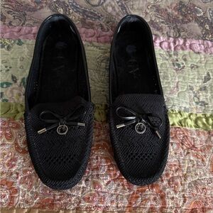 Gloria Vanderbilt Black Loafers with Bow Detail